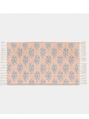 THRESHOLD NWT Spring Flowers Scatter Accent Rug -Pink/White -2x3